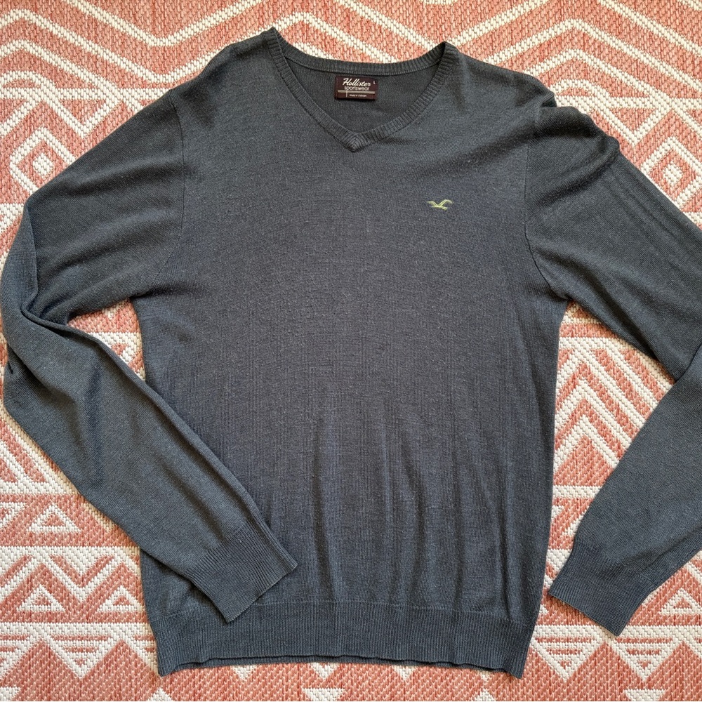 Hollister Men's Gray Sweater
